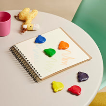 Carica l'immagine nel visualizzatore di Gallery, CARIOCA Pastelli Baby Teddy Crayons, Scatola di 6 Pastelli Colorati a Forma di Orsetto, Pastelli Per Bambini dai 12 Mesi, 6 Pezzi