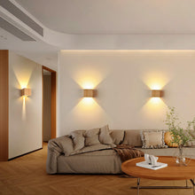 Carica l'immagine nel visualizzatore di Gallery, Applique da Parete Interno LED 6W Legno, Lampada da Parete Moderno, Applique da Muro Bianco Caldo 3000K Luce Up Down Vin