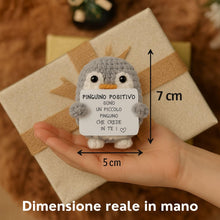Carica l&#39;immagine nel visualizzatore di Gallery, Pinguino Positivo© | Regalo Originale e Divertente | Idea Simpatica | Festa Bambini Ragazzi | Compleanno Bimba Bimbo| Decorazione Cameretta| Amigurumi Casa | Bambola Umoristica | Peluche Motivazionale