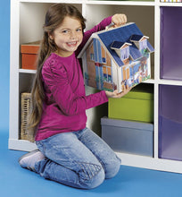 Carica l'immagine nel visualizzatore di Gallery, PLAYMOBIL Casa delle Bambole Portatile 70985 con Maniglia per Il Trasporto, Pieghevole, Giocattoli per Bambini dai 4 Anni