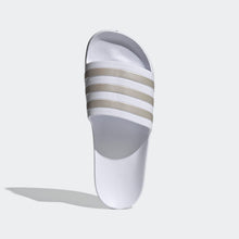Carica l'immagine nel visualizzatore di Gallery, adidas Adilette Aqua Slides, Infradito Unisex - Adulto, Cloud White Platinum Cloud White, 39 EU