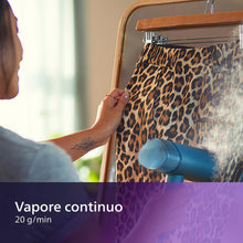 Carica l'immagine nel visualizzatore di Gallery, Philips Serie 3000 Stiratrice verticale a vapore - 1000 W, 20 g/min di vapore, Serbatoio dell'acqua estraibile da 100 ml, Piastra in plastica, Blu (STH3000/20)