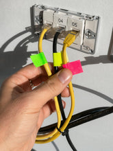 Carica l'immagine nel visualizzatore di Gallery, Dpm tapes - tesa 4671 Nastro Telato Gaffer Fluorescente, Scrivibile, Strappabile a Mano e Rimovibile, per Cavi, Palco e 