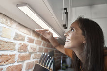 Carica l'immagine nel visualizzatore di Gallery, OSRAM sottopensile LED 600mm CCT con sensore e porta USB