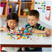 Carica l&#39;immagine nel visualizzatore di Gallery, LEGO Classic Valigetta Creativa, Contenitore Mattoncini Colorati con Macchina Giocattolo, Nave, Casa, Castello e Animali da Costruire, Giochi per l&#39;Apprendimento per Bambini e Bambine da 4 Anni 10713