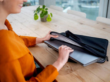 Carica l'immagine nel visualizzatore di Gallery, Trust Bologna Slim Eco Borsa per Laptop fino a 16", Borsa per Laptop Sostenibile in Plastica Riciclata, con Tracolla, Custodia per Viaggio, Lavoro, Ufficio, Scuola
