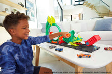 Carica l&#39;immagine nel visualizzatore di Gallery, Hot Wheels City - Dragone di Fuoco, Set da Gioco con Stazione Vigili del Fuoco e Pista-Corpo del Drago da sconfiggere, 1 macchinina Inclusa, Giocattolo per Bambini, 5+ Anni, HJV70