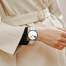 Carica l'immagine nel visualizzatore di Gallery, SHENGKE Orologio da donna minimalista Cinturino in pelle ultrasottile Orologio da donna al quarzo moda impermeabile