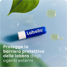 Carica l&#39;immagine nel visualizzatore di Gallery, Labello Classic Care Balsamo Labbra 4.8 g, Burrocacao labbra classico fondente sulle labbra, Lip balm con burro di karité idratante fino a 24 ore, Senza oli minerali e paraffine