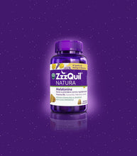 Carica l'immagine nel visualizzatore di Gallery, ZzzQuil Natura Melatonina Integratore per Dormire, Gusto Mango e Banana, Con Valeriana, Camomilla, Vitamina B6 e Estratti alle Erbe, 72 Gommose