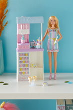 Carica l&#39;immagine nel visualizzatore di Gallery, Barbie - Playset Gelateria con Bambola con Macchina per Gelato, Accessori, 2 Tipi di Pasta Modellabile, Giocattolo e Regalo per Bambini 4+ Anni, HCN46