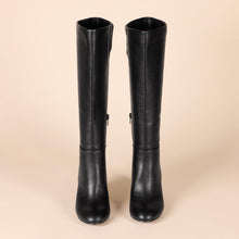Carica l'immagine nel visualizzatore di Gallery, Amazon Essentials Stivali con Tacco Alto Donna, Nero Finta Pelle, 42 EU Larga
