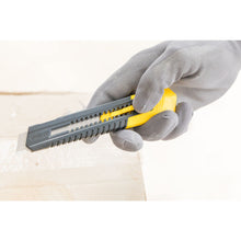 Carica l'immagine nel visualizzatore di Gallery, STANLEY 0-10-151 CUTTER SM18 160 mm