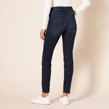 Carica l'immagine nel visualizzatore di Gallery, Amazon Essentials Jeans Skinny Elasticizzati a Vita Media - colori fuori produzione Donna, Delavé Scuro, 44