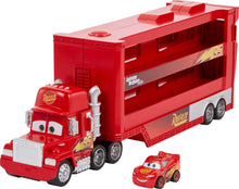 Carica l'immagine nel visualizzatore di Gallery, Mattel Disney Pixar CARS - Mack Mini Racers Trasportatore, include mini veicolo die-cast di Saetta McQueen, trasporta fino a 18 mini veicoli da corsa, giocattolo per bambini, 4+ anni, GNW34
