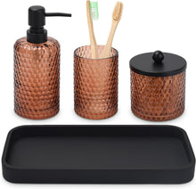 Carica l'immagine nel visualizzatore di Gallery, Set di accessori per il bagno, 4 pezzi in vetro ambrato set di accessori da bagno - dispenser sapone lozione, portaspazzolino, dispenser Qtip Holder e vassoio in resina, organizer da banco, ambra