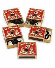 Carica l'immagine nel visualizzatore di Gallery, 5 Scatole Fiammiferi Halloween con Ragni Finti, Box Prank Robuste e Chiudibili, Decorazioni Spaventose e Regali Sorpresa