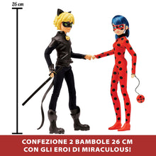 Carica l&#39;immagine nel visualizzatore di Gallery, Bandai - Miraculous Ladybug - Set di 2 bambole manichino 26 cm - Ladybug e Chat Noir - Pacchetto Miraculous Bambole - Bambola Ladybug e Bambola Chat Noir - Giocattolo per bambini 4 anni e + - P50365