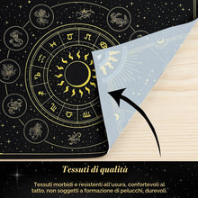 Carica l'immagine nel visualizzatore di Gallery, Tappeto Divinatorio e Sacchetto - Tovaglia per Carte Oracoli e Tarocchi - Panno d'Altare per Praticare Cartomanzia e Pen