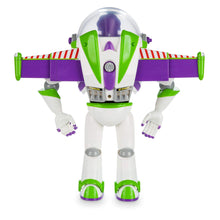 Carica l'immagine nel visualizzatore di Gallery, Disney Store Action figure parlante interattiva di Buzz Lightyear di Toy Story, 30 cm/11", con più di 10 frasi in inglese, interagisce con altri personaggi e giocattoli, luci laser, età 3+