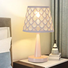 Carica l'immagine nel visualizzatore di Gallery, Bianco Lampada da tavolo, con interruttore, E27 lampada da comodino, paralume in metallo, lampada da tavolo a led, adatt