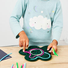 Carica l'immagine nel visualizzatore di Gallery, Miniland - Giocattolo sensoriale in silicone per neonati Flexhetti, con strisce flessibili per stimolare il gioco creati