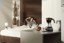 Carica l&#39;immagine nel visualizzatore di Gallery, De&#39;Longhi Alicia PLUS EMKM4.B Caffettiera Moka Elettrica 2-4 Tazze, 450 W, Nero/Argento