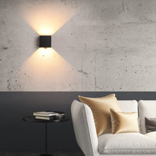 Carica l'immagine nel visualizzatore di Gallery, Applique da Parete con Sensore di Movimento LED Moderno Lampada Esterno Interno Bianco Caldo 3000K a Muro Angolo del Fas