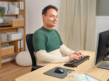 Carica l&#39;immagine nel visualizzatore di Gallery, Trust Ody II Tastiera Wireless Silenziosa Layout Italiano QWERTY, Tasti a Profilo Ribassato, Resistente agli Schizzi, Ricevitore USB 2.4GHz, Tastiera PC Senza Fili, Keyboard per Laptop, Mac - Nero
