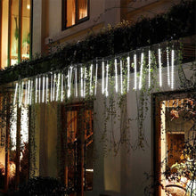 Carica l'immagine nel visualizzatore di Gallery, BrizLabs Luci Della Pioggia di Meteore, 10 Tubi 240 LED Luci Natale Esterno Impermeabile IP44 Catena Luminosa LED per Natalizie Albero del Giardino Festa di Nozze Interno Decorazione, Bianco Freddo