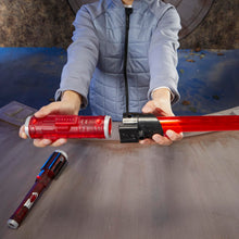 Carica l'immagine nel visualizzatore di Gallery, Star Wars Hasbro, Lightsaber Forge Kyber Core, Spada Laser Giocattolo Rossa Elettronica del Personaggio Darth Vader, Des