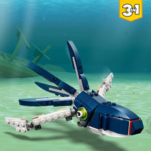 Carica l&#39;immagine nel visualizzatore di Gallery, LEGO Creator Creature degli Abissi, Set 3 in 1 con Animali Giocattolo Marini da Costruire come Squalo, Calamaro, Granchio e Rana Pescatrice, Giochi per Bambini e Bambine da 7 Anni, Idee Regalo 31088