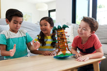 Carica l'immagine nel visualizzatore di Gallery, Mattel Games - Salva le Scimmie Rockin' Tree Party, edizione speciale 25 anniversario con albero che oscilla, animali diversi e bastoncini ondulati e a zig-zag, giocattolo per bambini, 5+ anni, HTW65