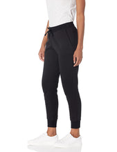 Carica l'immagine nel visualizzatore di Gallery, Amazon Essentials Pantaloni da Jogging in Pile con Risvolto (Disponibili in Taglie Forti) Donna, Nero, M