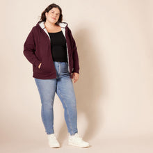 Carica l'immagine nel visualizzatore di Gallery, Amazon Essentials Giacca con Cappuccio a Cerniera Intera in Pile Foderata in Sherpa (Taglie Forti Disponibili) Donna, Bordeaux, M
