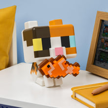 Carica l'immagine nel visualizzatore di Gallery, Paladone Minecraft Cat GloBuddies Light, 15cm Tap‑to‑On Lamp with Light‑Up Fish, AA Battery Powered, Officially Licensed