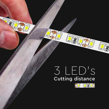 Carica l'immagine nel visualizzatore di Gallery, V-TAC Striscia Led da Interno SMD 3528 8W - 5 Metri - Strisce LED Adesiva per Casa, Cucina, Camera, Ambienti Interni - Luce Bianca Naturale 4000K - Nastro LED Luminoso 800 Lumen - Alimentata 12V