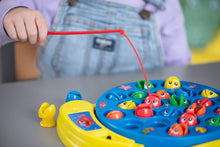 Carica l'immagine nel visualizzatore di Gallery, Goliath Let's Go Fishin', Gioco Orginale della Pesca, dai 3 Anni, Gioco d'Azione con Pesci e Canna da Pesca, Giochi per Bambini da Regalare