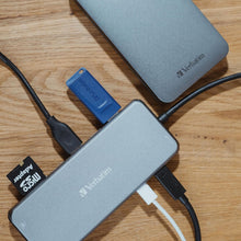 Carica l'immagine nel visualizzatore di Gallery, Verbatim Scheda di memoria microSDXC Premium con adattatore I 64 GB I nera I Scheda SD per video full HD I resistente al