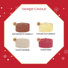 Carica l'immagine nel visualizzatore di Gallery, Calendario dell'Avvento Yankee Candle 2025 | Set regalo di candele profumate | 24 lumini profumati e 1 portalumino | Regali di Natale perfetti per le donne