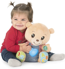 Carica l'immagine nel visualizzatore di Gallery, Chicco Teddy Orso Peluche Interattivo, Gioco Educativo, Numeri e Lettere, Pupazzo - Bambini 6 Mesi - 5 Anni