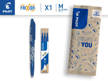 Carica l'immagine nel visualizzatore di Gallery, Pilot - Confezione da 1 Frixion Ball + 1 set di 3 ricariche - Penna cancellabile con inchiostro termosensibile - Penna roller ricaricabile realizzata in plastica riciclata - Blu - Punta media
