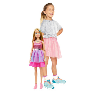 Barbie - Bambola grande con capelli biondi, alta 71 cm con abito rosa scintillante, collana, fermaglio per capelli e tanti accessori, giocattolo per bambini, 3+ anni, HJY02