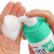 Carica l'immagine nel visualizzatore di Gallery, CeraVe Mousse Detergente Riequilibrante, Pelle Idratata, Allantoina, 148 ml