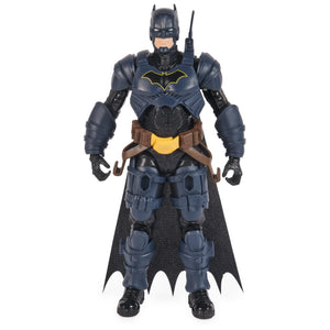 DC Comics, Action Figure Batman Adventures, Supereroe Giocattolo in Scala, Personaggio Alto 30 cm, con 16 Accessori e 17 Punti di Articolazione, Giochi per Bambini, 4+ Anni
