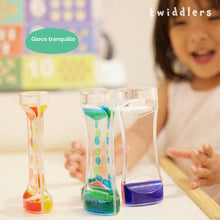Carica l'immagine nel visualizzatore di Gallery, THE TWIDDLERS - Clessidra sensoriale con timer di movimento per liquidi rosa e verdi, 14 cm - Lampada lavica a bolle d'a