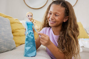 Mattel Disney Frozen - Elsa bambola con abito elegante e accessori ispirati ai film Disney Frozen 1, giocattolo per bambini, 3+ anni, HLW47