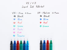 Carica l'immagine nel visualizzatore di Gallery, PILOT - Set di 4 V5 - Penna roller con Inchiostro liquido e punta Fine per una scrittura fluida e precisa - Asciugatura 