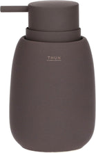 Carica l'immagine nel visualizzatore di Gallery, THUN - Dispenser sapone in stoneware Iconic Elegance - Gres.; Dispenser: ABS; PP., 8,5x8,5x14,3