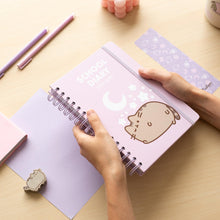 Carica l&#39;immagine nel visualizzatore di Gallery, Grupo Erik: Diario Scuola 2024 2025 Pusheen, Agenda settimanale A5 12 mesi, 14,8x21 cm, Diario Pusheen 2024 2025, Agenda Pusheen 2024 2025, Cancelleria Kawaii